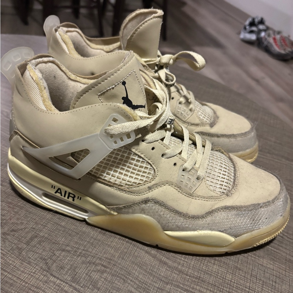 Off-White x Air Jordan 4 Retro - Cream/White